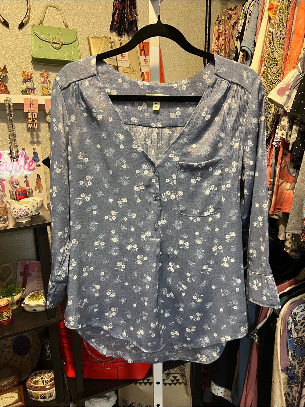 Comp Blu Dusty Blue Floral V-Neck Button Blouse